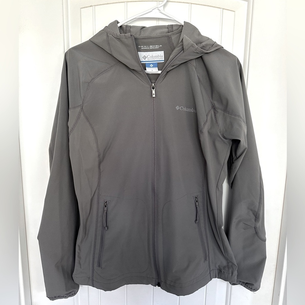 Women’s Columbia Rain Shell - Small